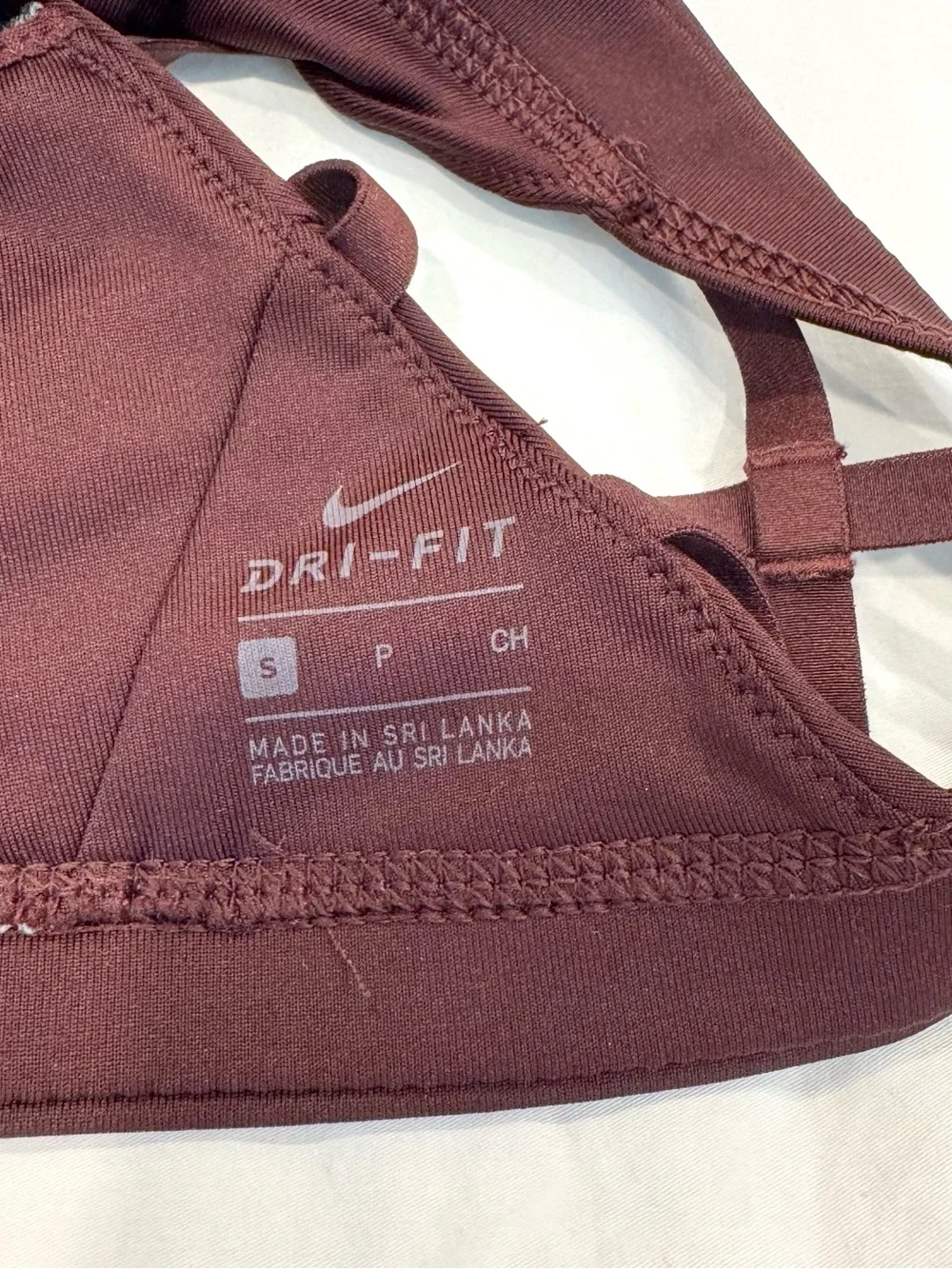 Nike Size Small Women’s Strappy Sports Bra in Burgundy